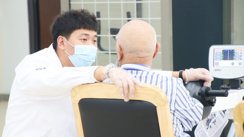 北京居家医养结合服务模式：破解养老难题的新思路