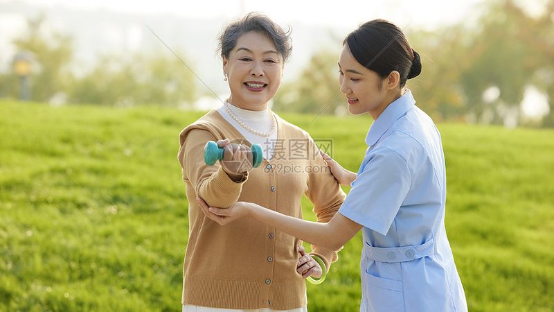 小标题：培训目标明确，技能与素养并重