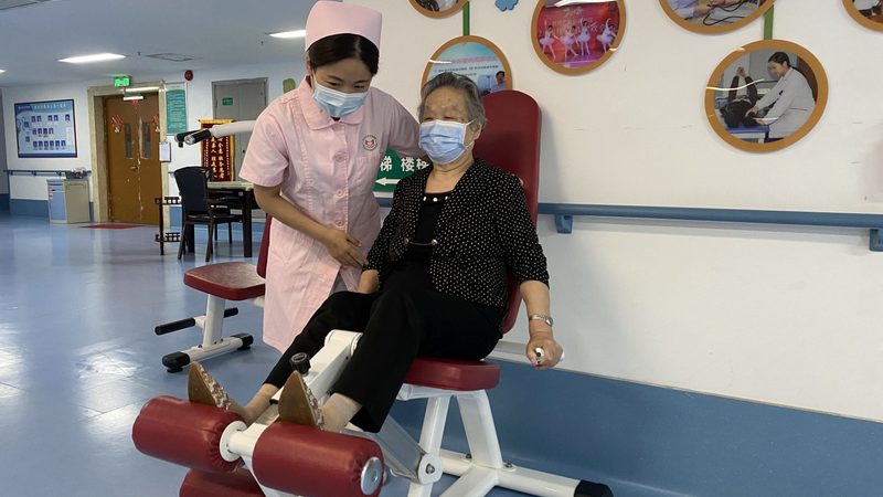 医用多功能护理床：规格参数解析与选购要点